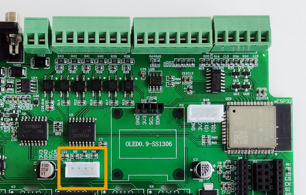 Роз'єм IIC на платі KC868-A6 — чотири контакти GND, 3V3, SCL, SDA