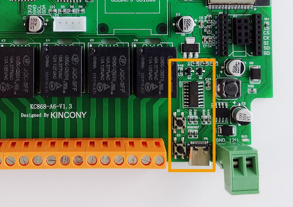 Роз'єм USB Type-C і кнопки S1, S2 на краю плати KC868-A6